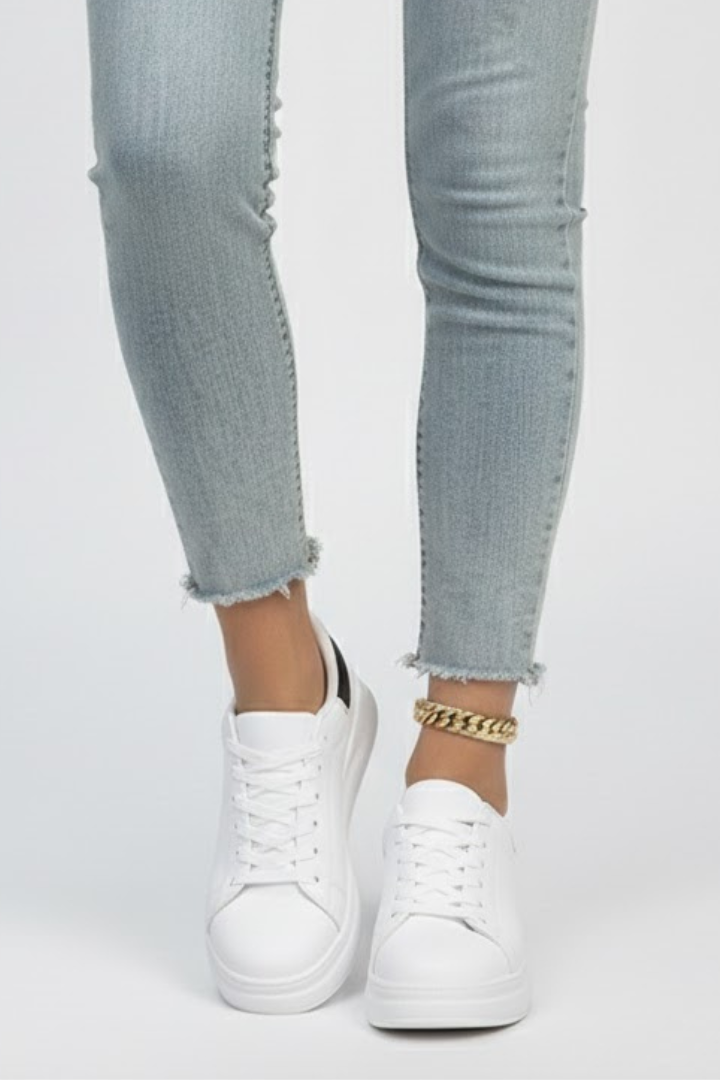 Women’s Low-Top Sneakers with Lace-Up Closure and Flat Outsole