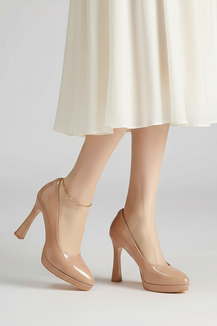 Women’s Closed-Toe Heels with a Raised Platform and a Tapered Heel