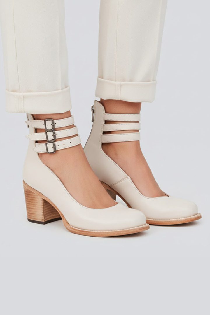 Women’s Heeled Shoes with Straps and Closed Round Toe