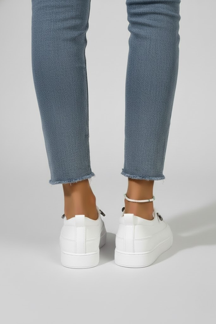 Women’s Flat Sneakers with Round Toe and Lace-Up Closure